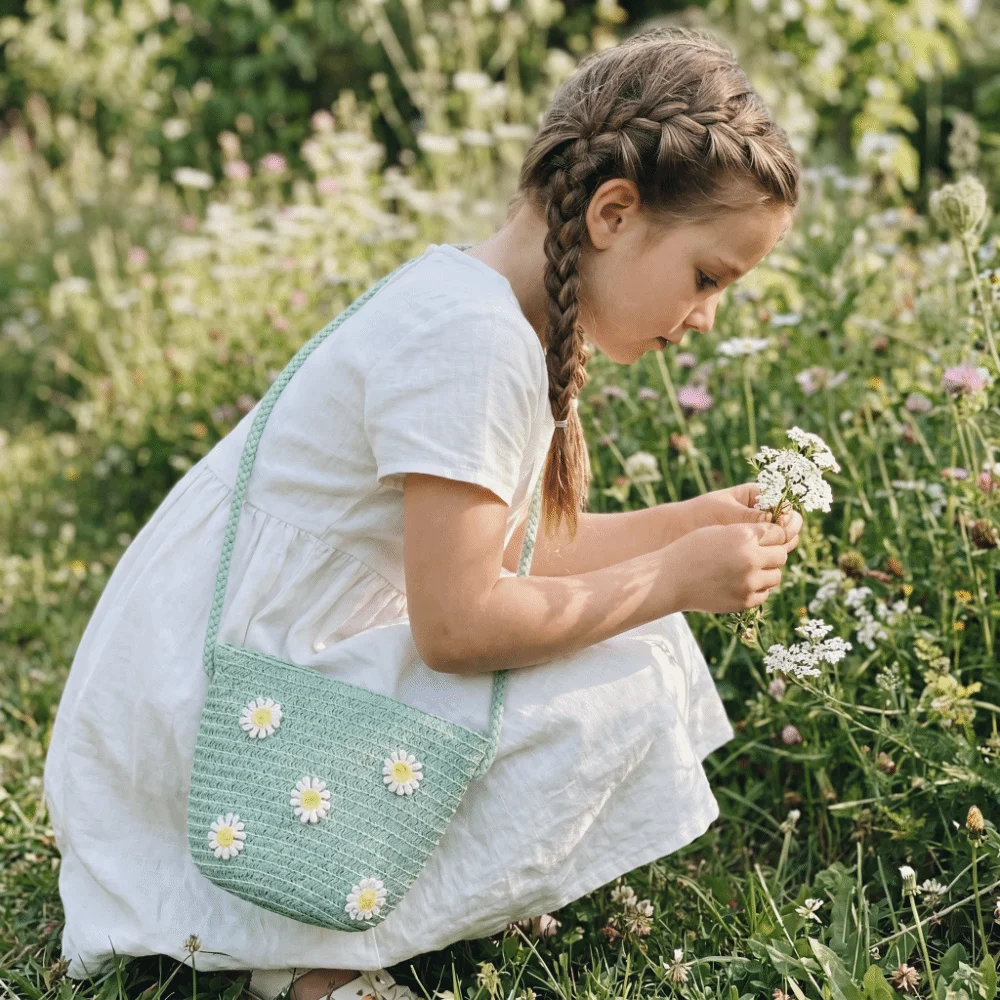 Eco-Friendly Flower Pattern Crossbody Bag Natural Material Weave Design Straw Beach Bag Solid Color Durable