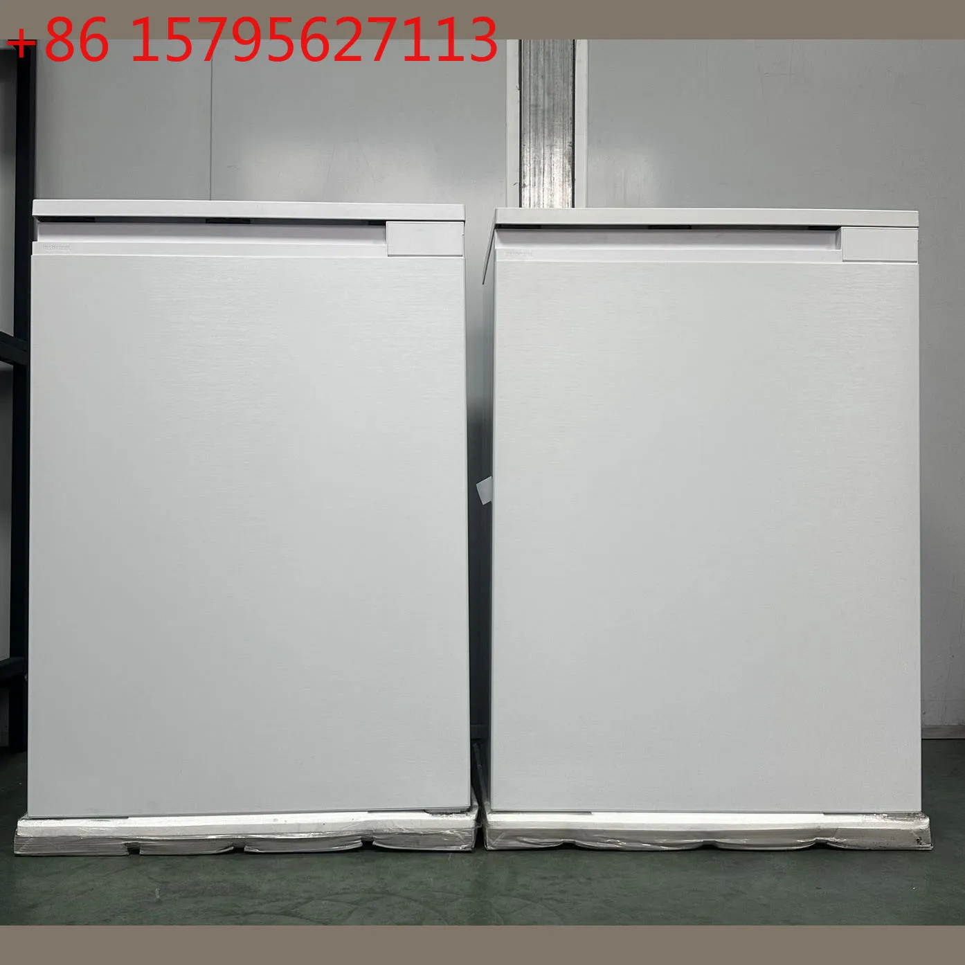 

Big brand side cabinet, frozen freezer, white and black 100V.