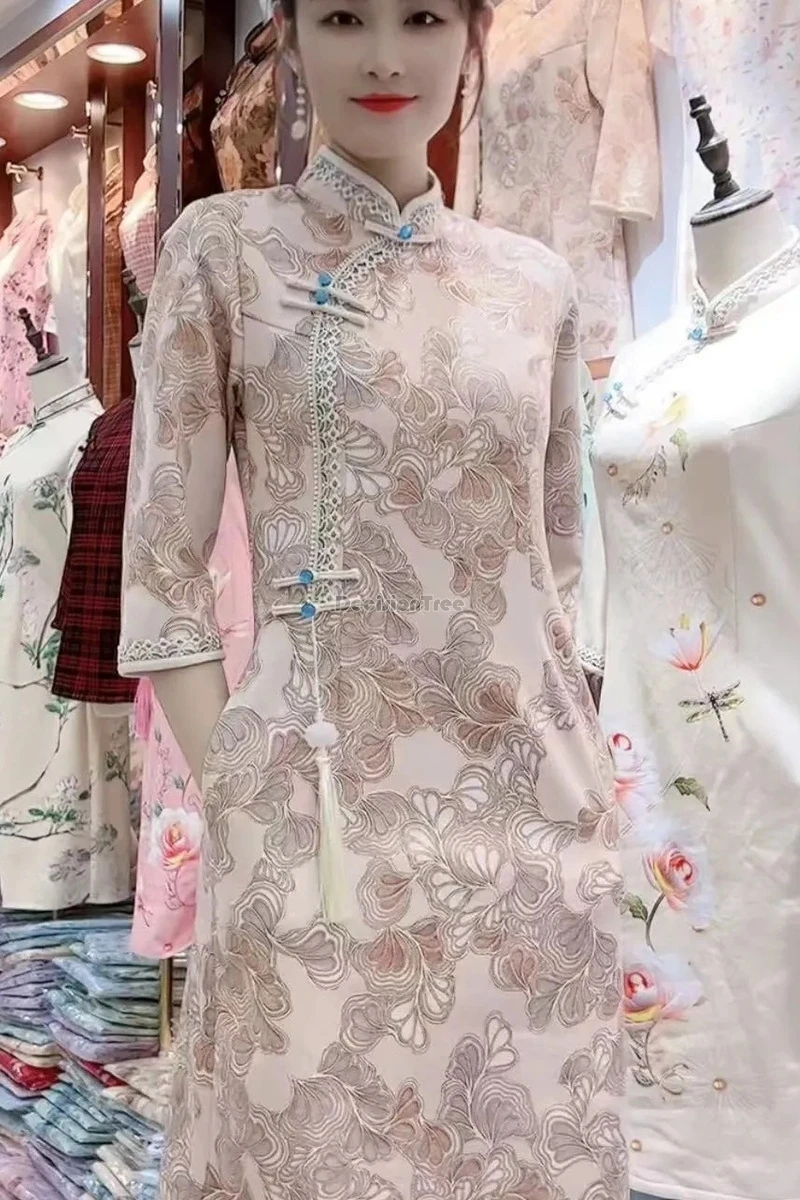 

2025 улучшенное китайское повседневное модное стильное платье Cheongsam для женщин, кружевное платье с воротником-стойкой и половиной рукава, утягивающее повседневное платье Ципао