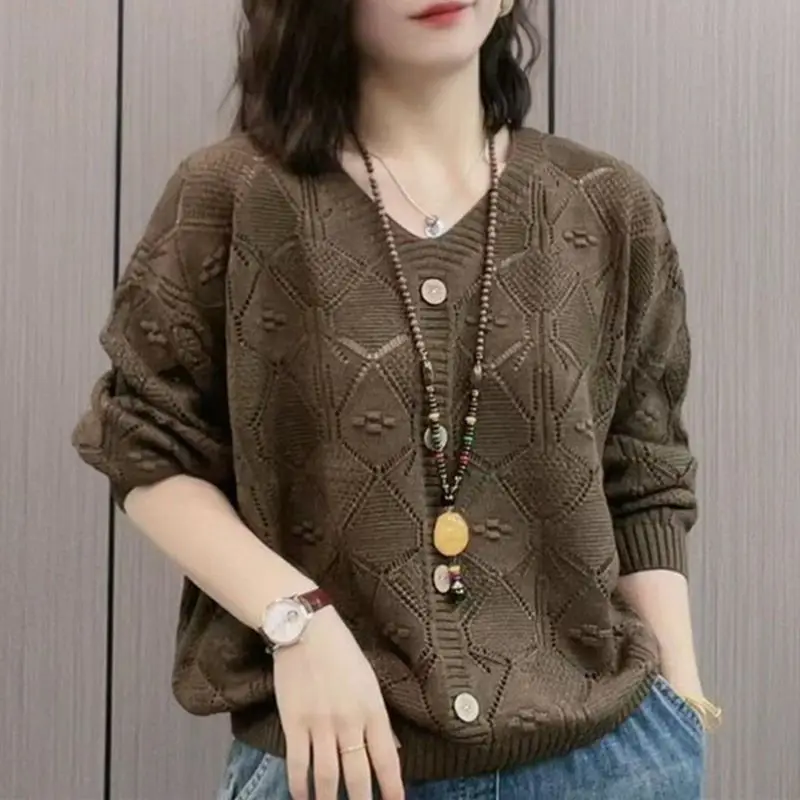 Top de malha de manga comprida com decote em v oco feminino, botões para puxar, solto, simples, versátil, cor sólida, moda, primavera, outono, novo