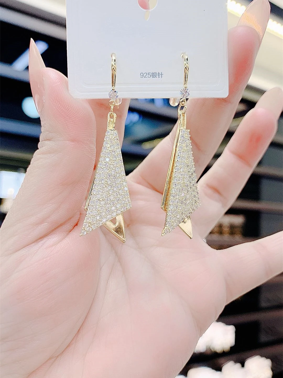 Brincos de Design E Joias da Moda para Meninas Luxuosos matas Coleção Verão 2025 da Marca Victoria's Bear.