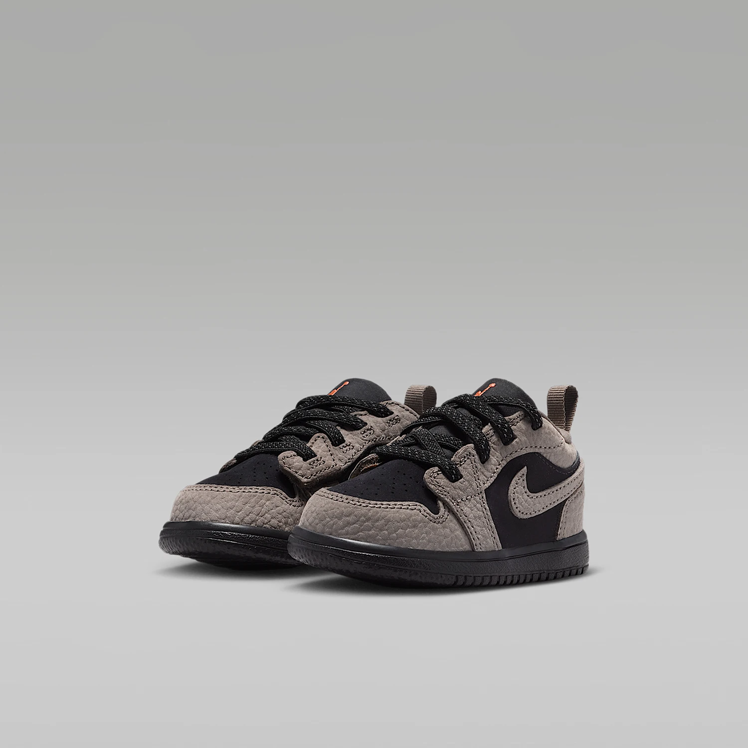 Nike Authentic JORDAN Low-Top-Verschleißfeste Sportschuhe mit Klettverschluss für Kinder IQ8631-005