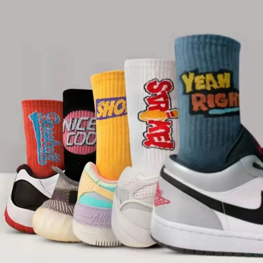 Unisex sports socks, the favorite of skateboarders, Harajuku hip-hop basketball socks with pure cotton letters