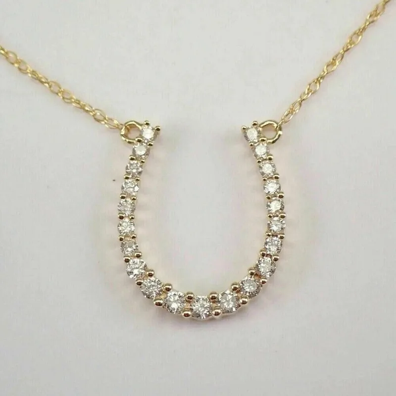925 silver pendant, fully set with moissanite. Comes with a certificate. Ideal as a gift for lovers, holidays, birthdays, Christ