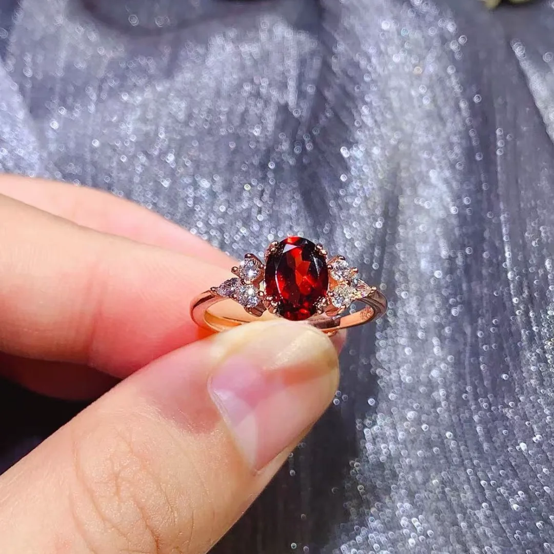Classic Model Natural Garnet Ring S925 Sterling Silver Shiny Gemstone Jewelry Gift Daily Appointments Can Be Worn