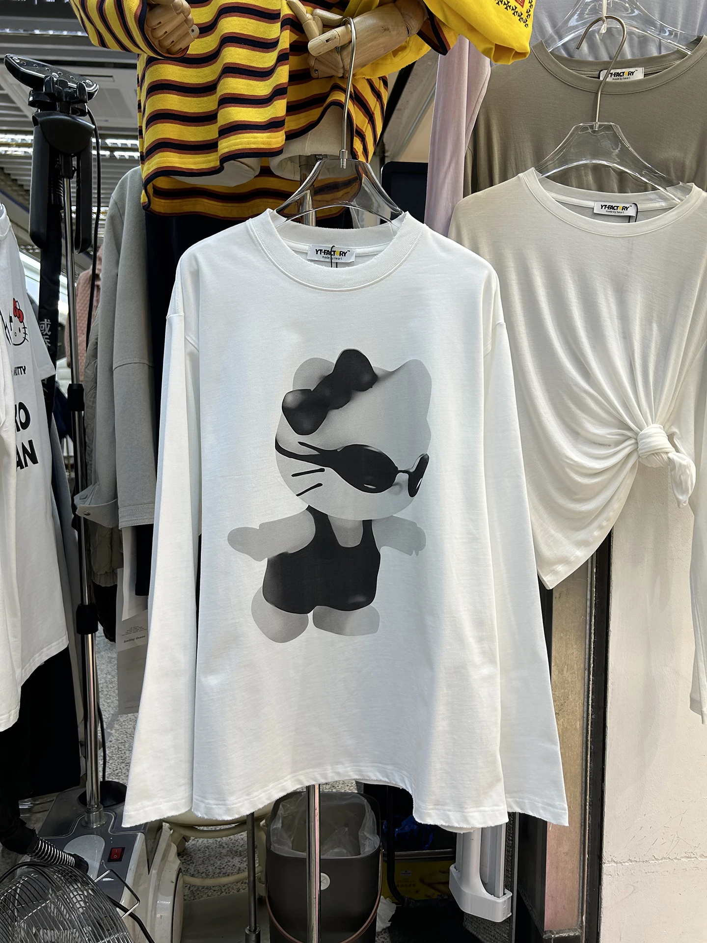 

Loose Long Sve Women's T-irt Casual round Ne Cartoon Print Oversize Slimming Trendy Mid-Length Pullover Top