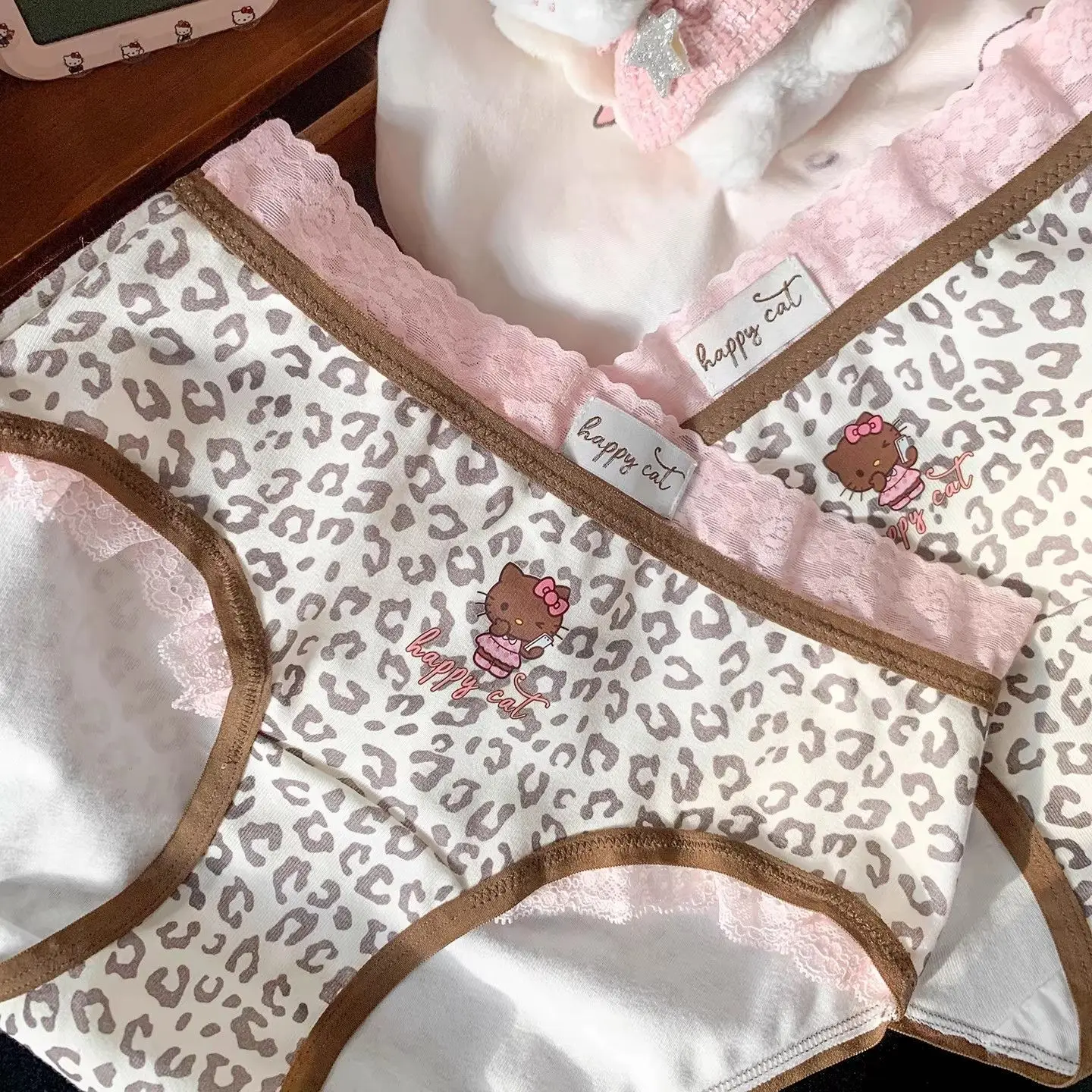 

Cute Hello Kitty Leopard Print Panties for Women Soft Ice Silk Lace Mid Waist Antibacterial Cotton Crotch Underwear