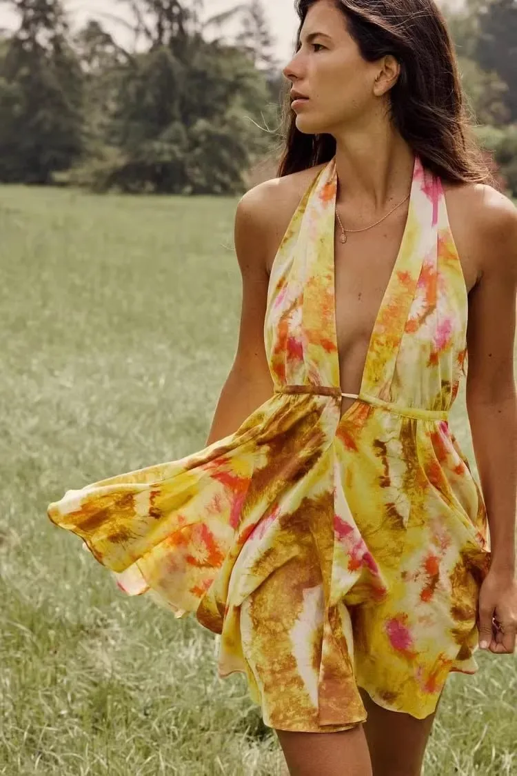 فستان قصير مثير بفتحة رقبة على شكل V عميقة بدون ظهر لصيف 2024 فستان نسائي عصري معلق على شكل خط عنق للتنقل بدون أكمام مادة أخرى #3