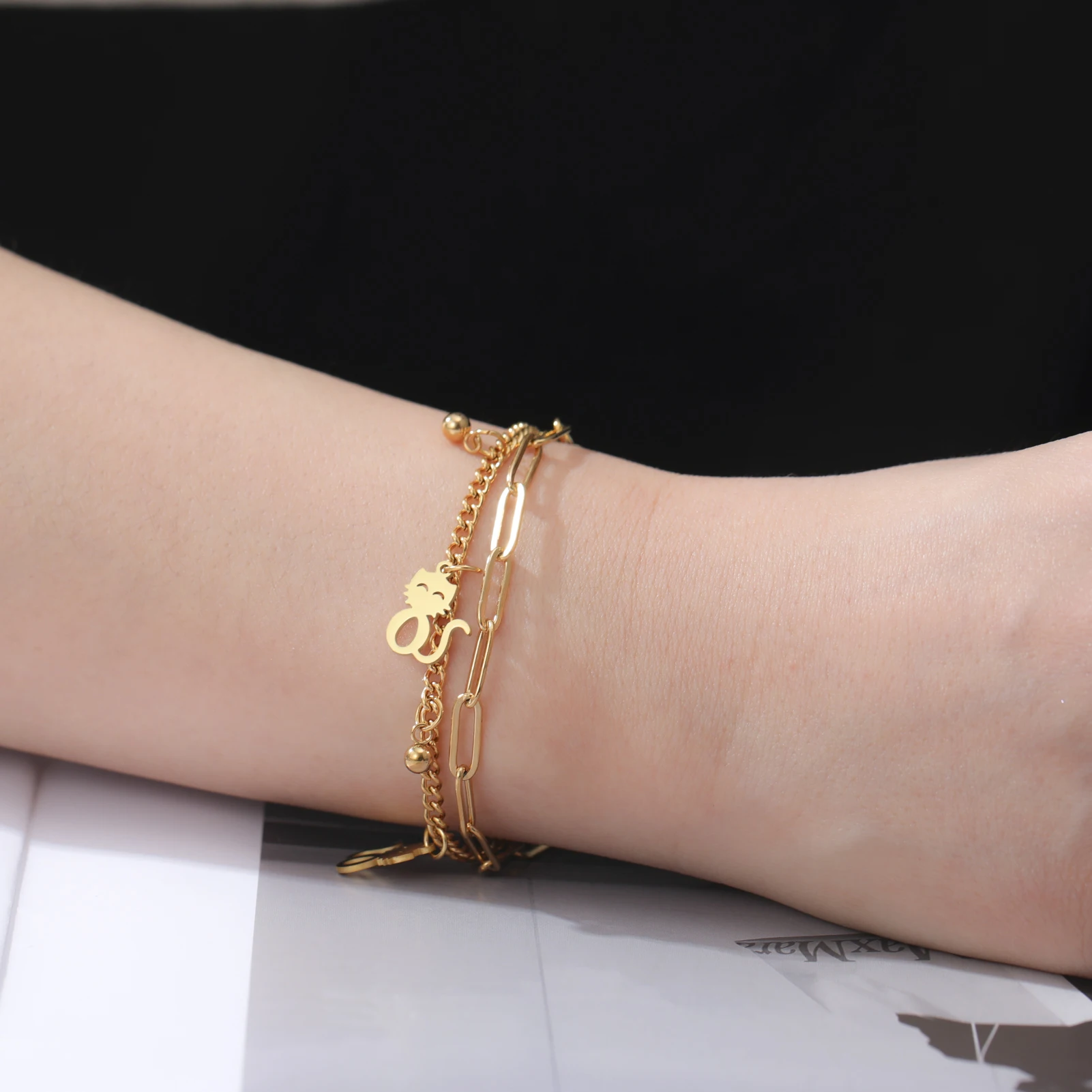 Cazador لطيف القط هريرة أساور ساحرة للنساء الفتيات الفولاذ المقاوم للصدأ سوار لليد العصرية مجوهرات هدية عيد الحب 2025