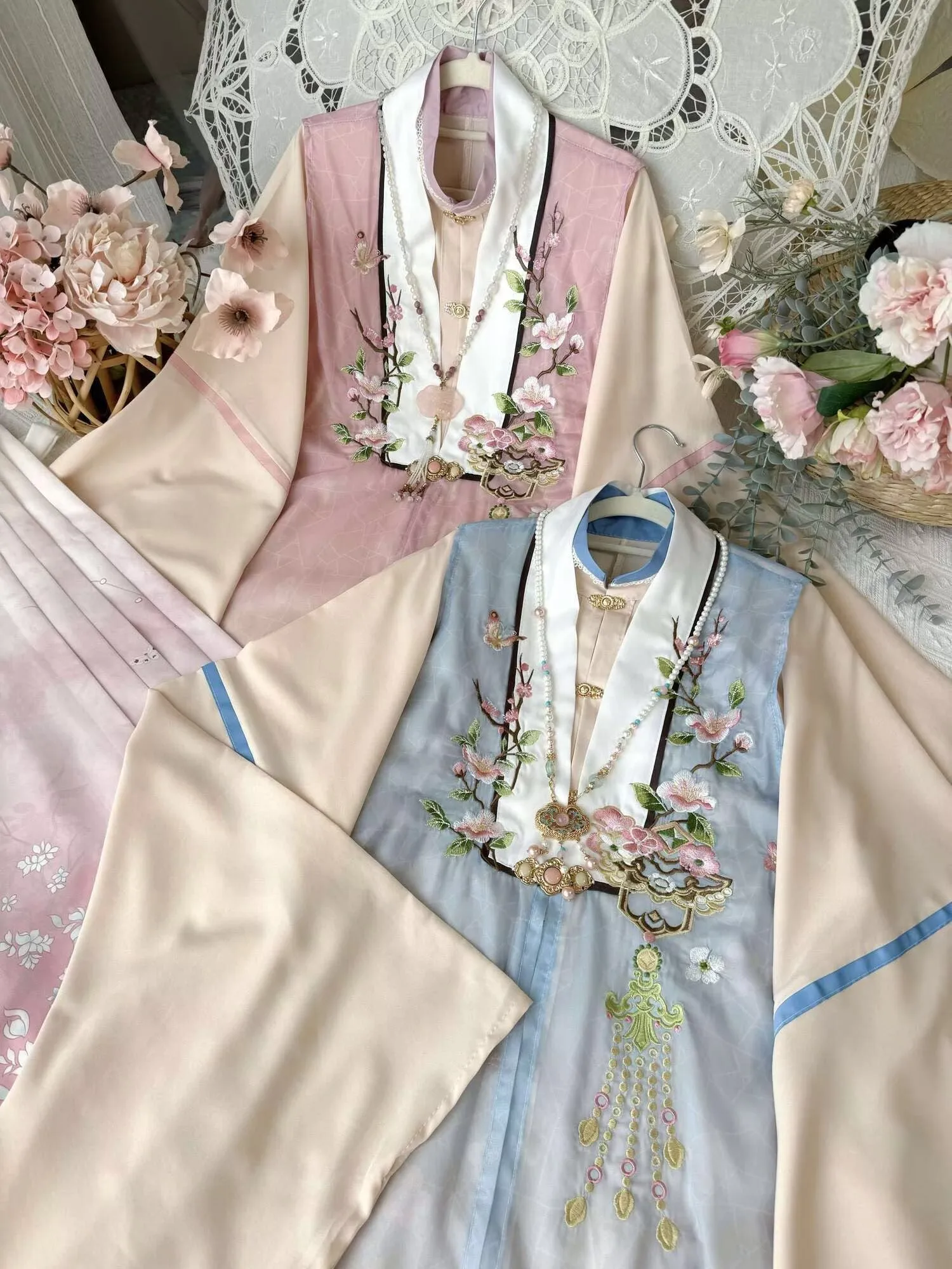 ชุดคอสเพลย์จีนโบราณสำหรับผู้หญ - Embroidery Horse บทวิจารณ์และราคา