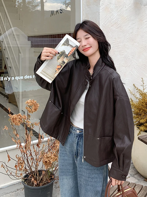 クールなPUレザーのジャケット、レディース春秋ファッション2025新作、スタイリッシュなストリート系ジッパー開閉ロングコート