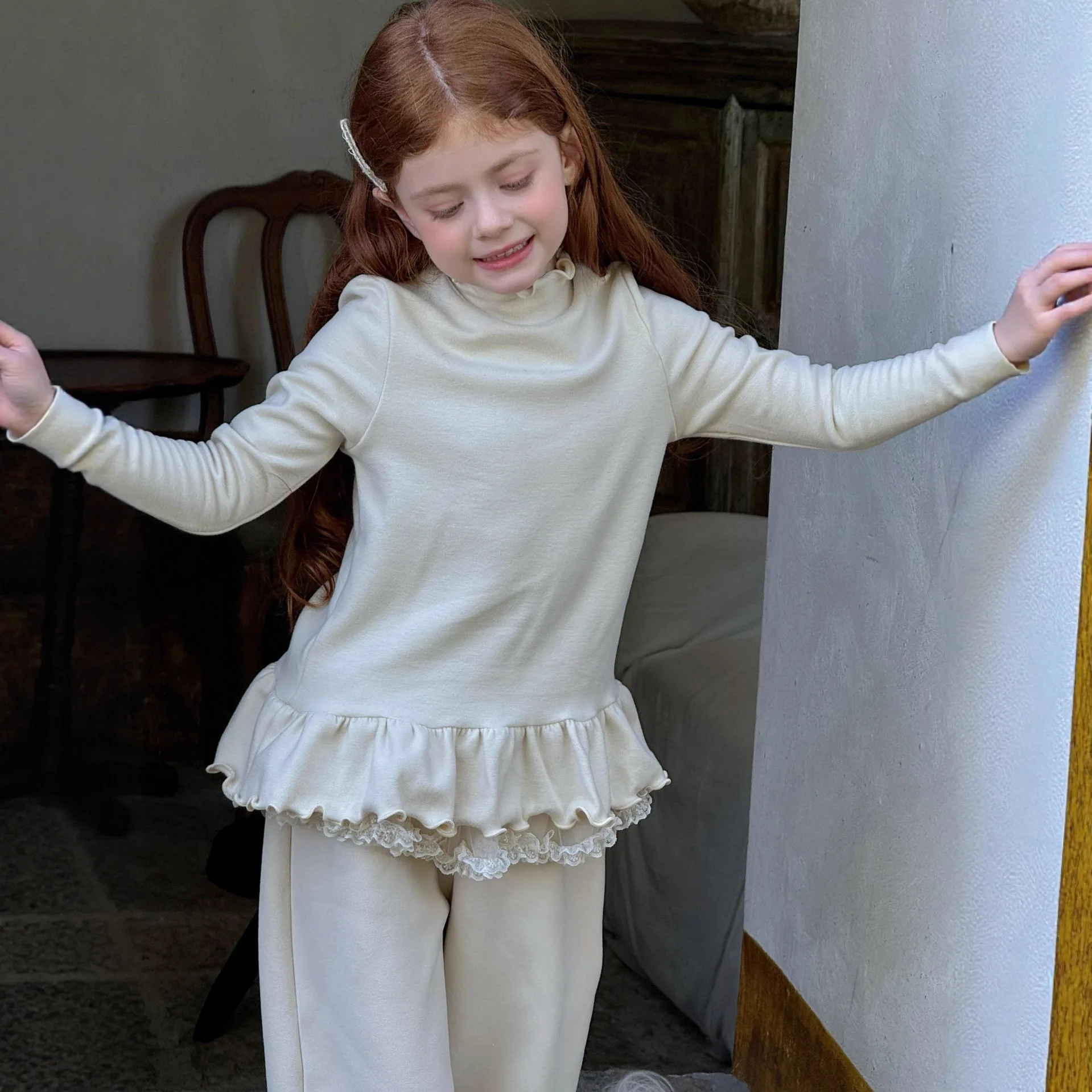 

2025 New Autumn Winter Children Clothing Girls Thick Velvet Bottom Shirt Children Versatile Knitted Inner Top