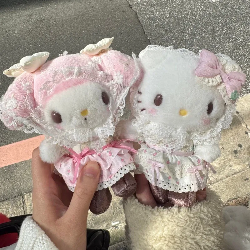 Llavero de peluche de Hello Kitty y My Melody de la serie Forest Country, diseño floral pastoral, con dije de peluche de Kitty KT Sakura de cabeza grande para bolso.