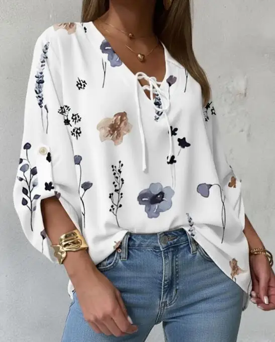 Los chiffon damesshirt met bloemenprint in de lente en zomer, V-hals en opgerolde mouwen, geschikt voor dagelijks woon-werkverkeer