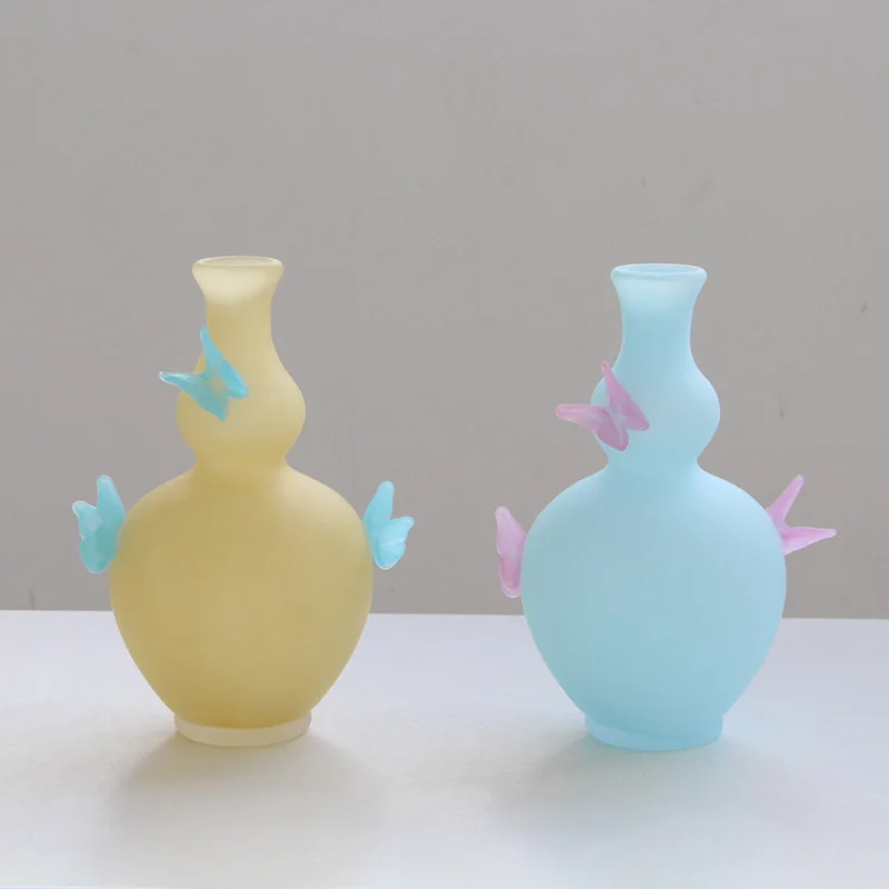 Relief Butterfly Glass Vase Gourd-shaped Flower Vase Flower Arrangement Accessories Hand-simulated Butterfly Terrarium Flowerpot