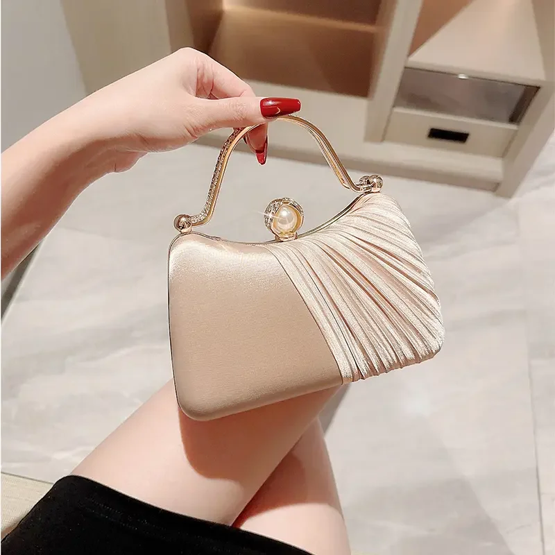 

1 piece, luxurious with satin pleats and dazzling crystal decorations for night parties, formal occasions, prom dances, weddings, dances, bag with chain