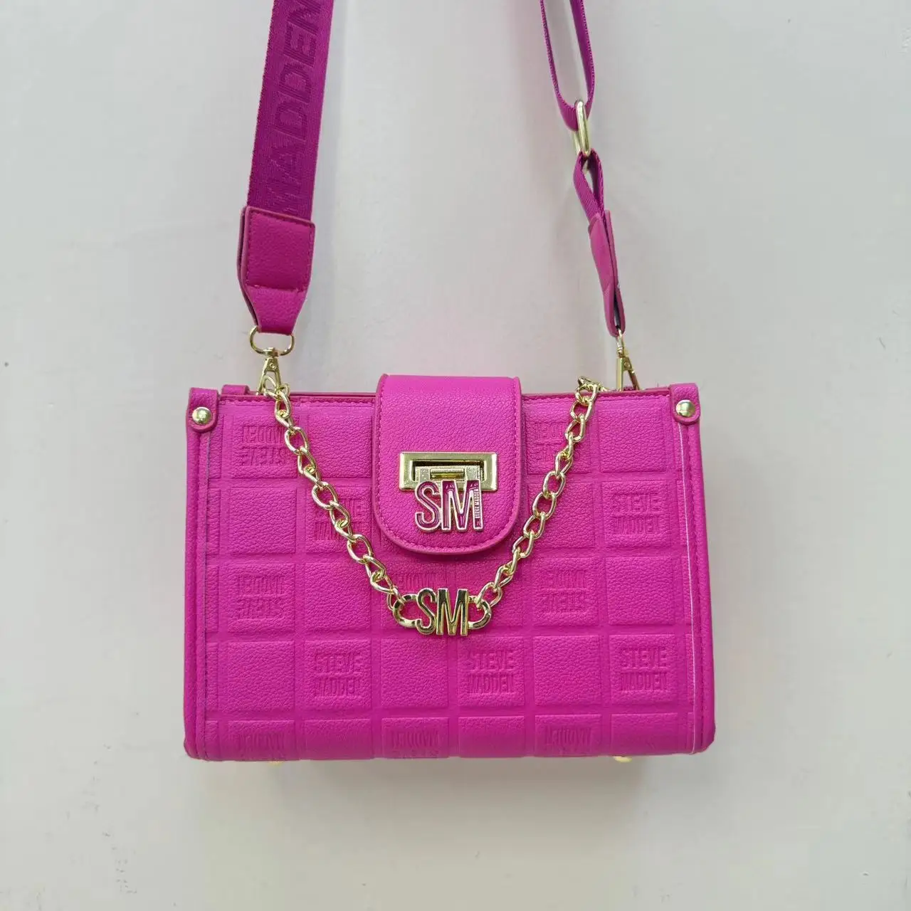 

2025 Новая женская сумка через плечо с ремешком-цепочкой. Уникальная сумка через плечо с верхней ручкой, минималистичная сумка «день-ночь» для ежедневного использования.