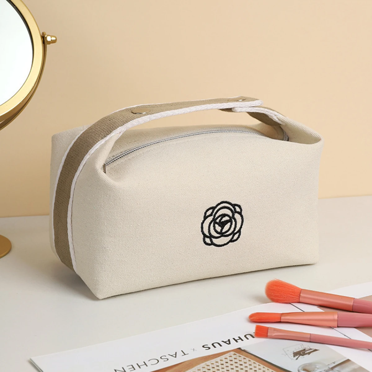 Travel Fashion Portable Storage Bag Embroidered Handheld Makeup Bag New High end Cosmetics Lipstick Key Storage Bag