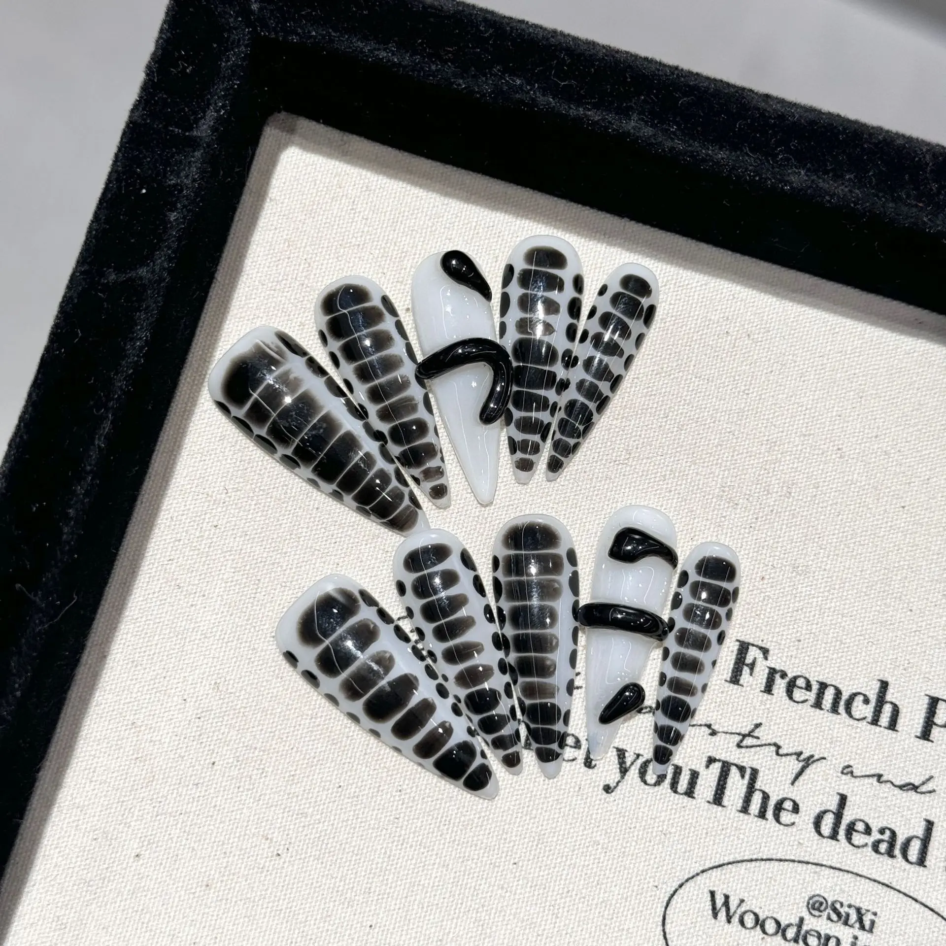 Handmade Press on Nails Black Snake Pattern Long Almond Fake Nail Tips Punk Cool Spice Girls False Nails Wearable Detachable