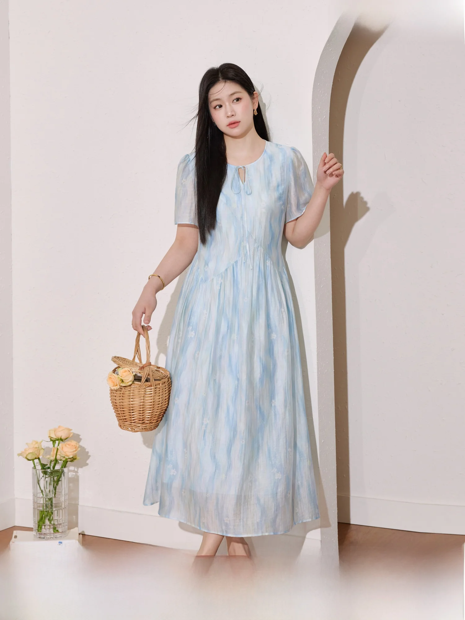 

Синее женское платье большого размера с цветочным принтом, А-силуэт, стройнящее, длинное, для фигуры «груша», летнее...