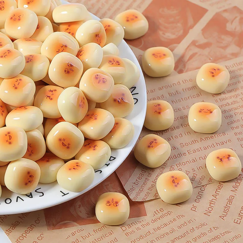 

Adorable resin bread, various expressions, miniature simulated food, small ornaments, dollhouse accessories