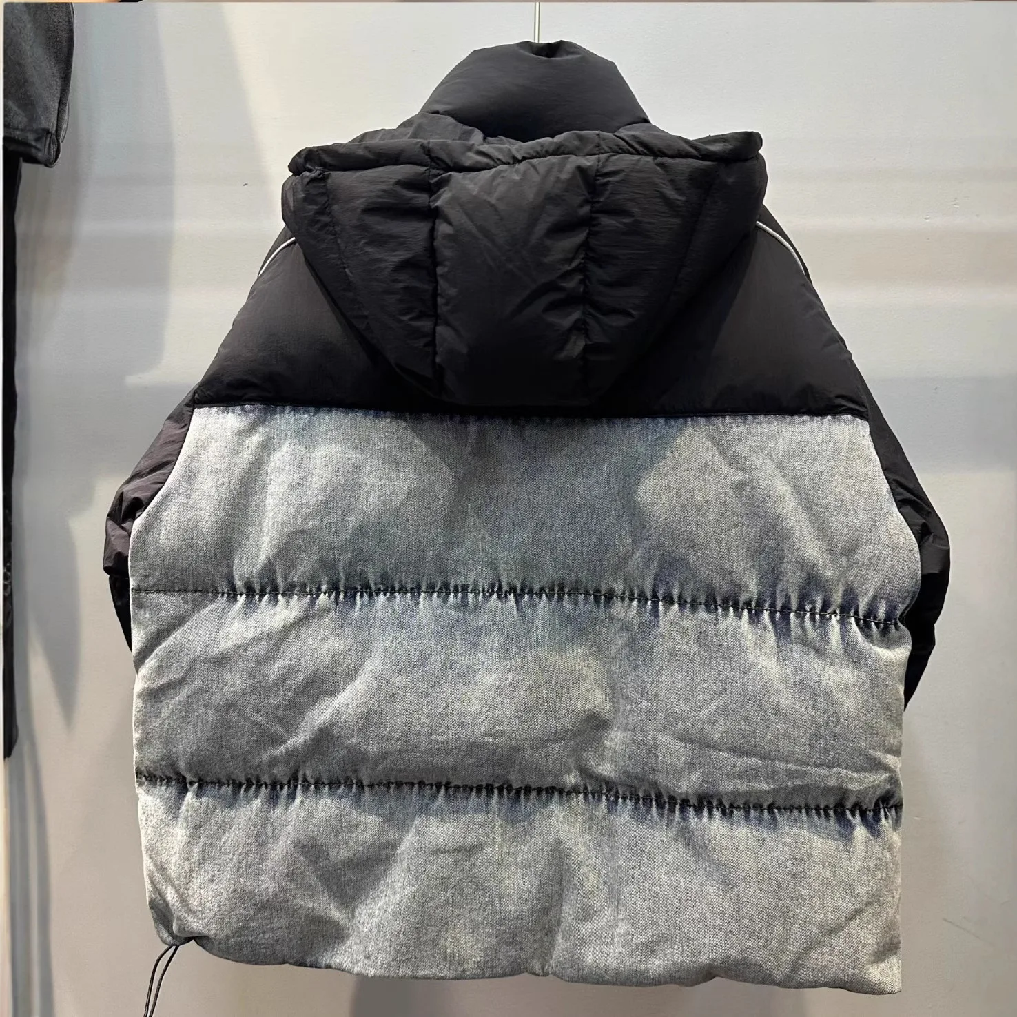 Kurtka motocyklowa damska w stylu europejskim, bawełniana, jesień-zima 2025, nowa, z nadrukiem liter, patchworkowa, luźna kurtka puchowa z denimu.