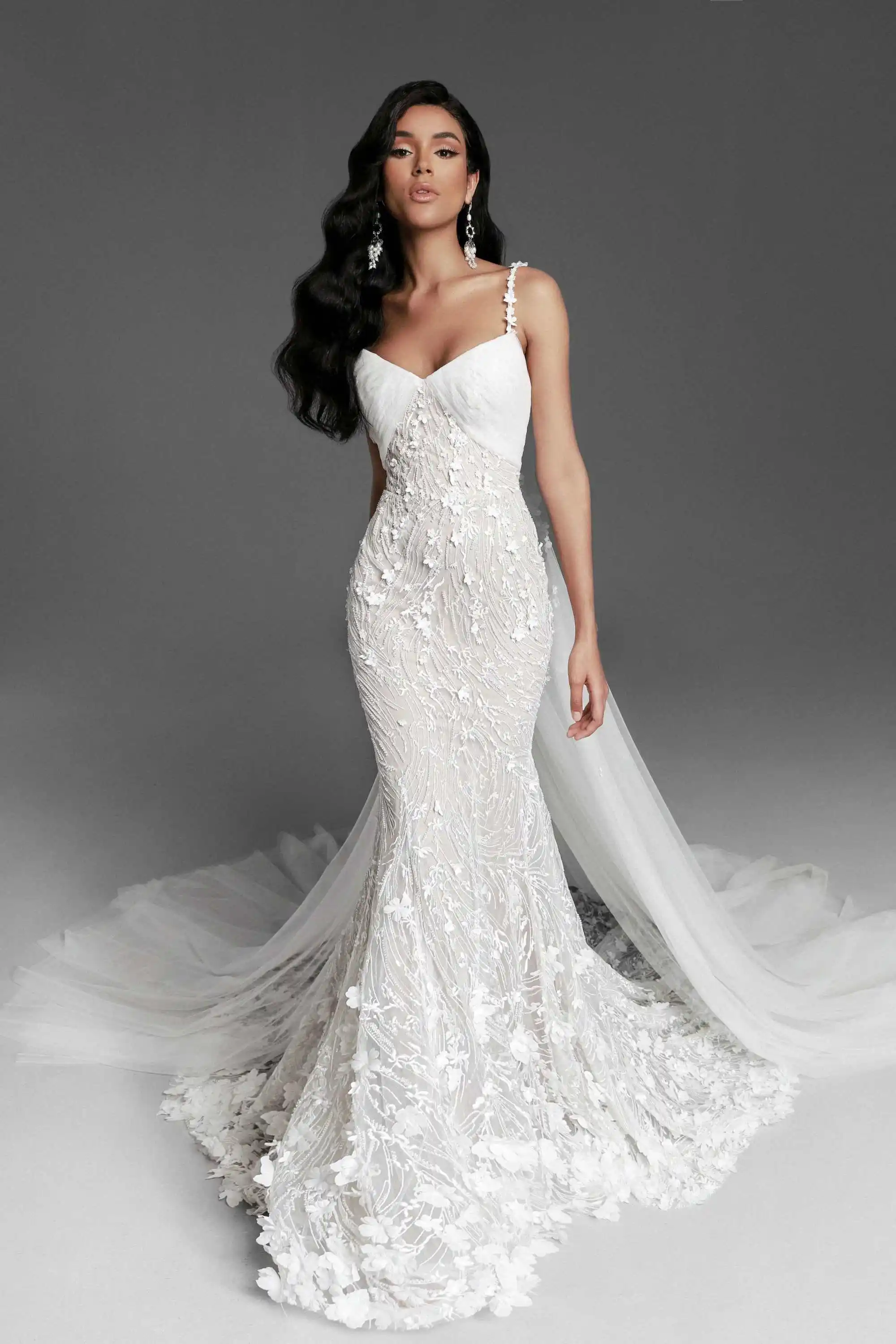 ชุดแต่งงานทรงเมอร์เมดสุดหรู ประดับดอกไม้เต็มตัว ชุดเจ้าสาวยาวกรอมพื้น  สามารถสั่งตัดได้