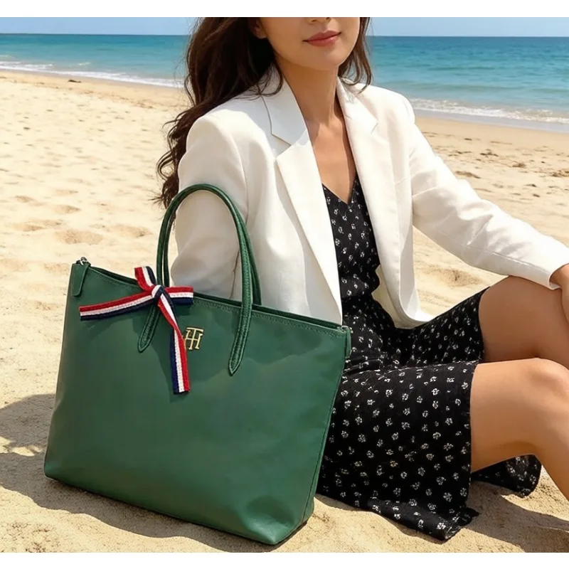 女性用クラシッククロスボディバッグ、ソリッドカラーでエレガント、また実用的でファッショナブルなおむつバッグとしても理想的です。