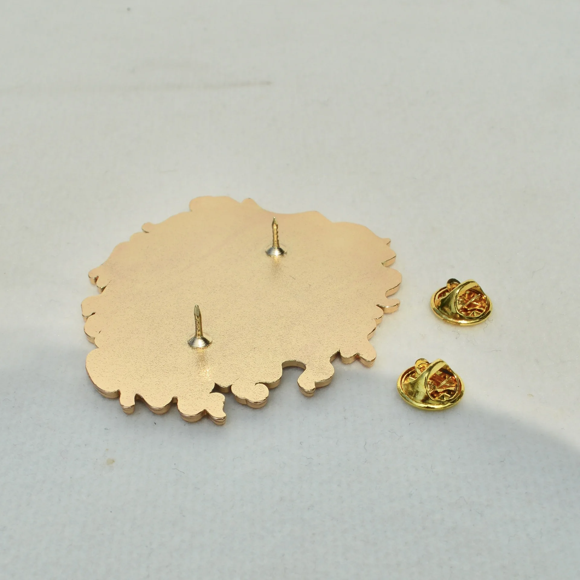 كول ثلاثة إخوة المينا دبابيس شارات على ظهره التلبيب دبابيس دبابيس أنيمي مجوهرات تأثيري اكسسوارات لعبة هدايا الحفلات