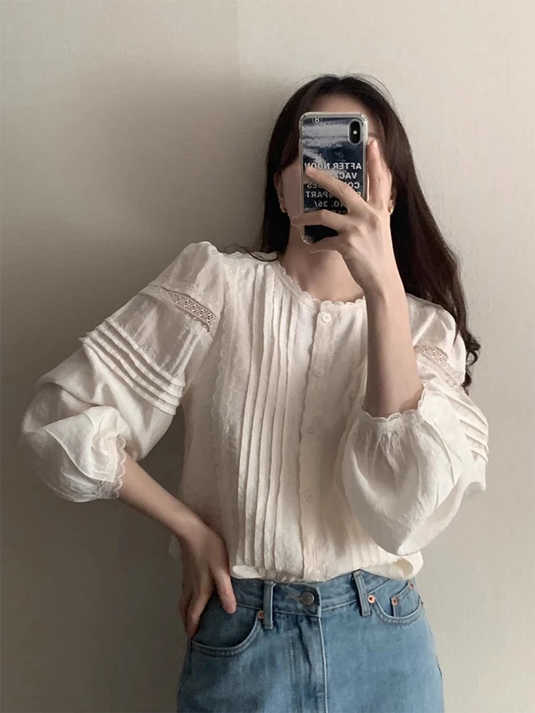

Chic Spring Women's round Ne Pleated Design Lantern Sve Blouse Lace Trimmed Splice Faionable Korean Sle Loose Fit