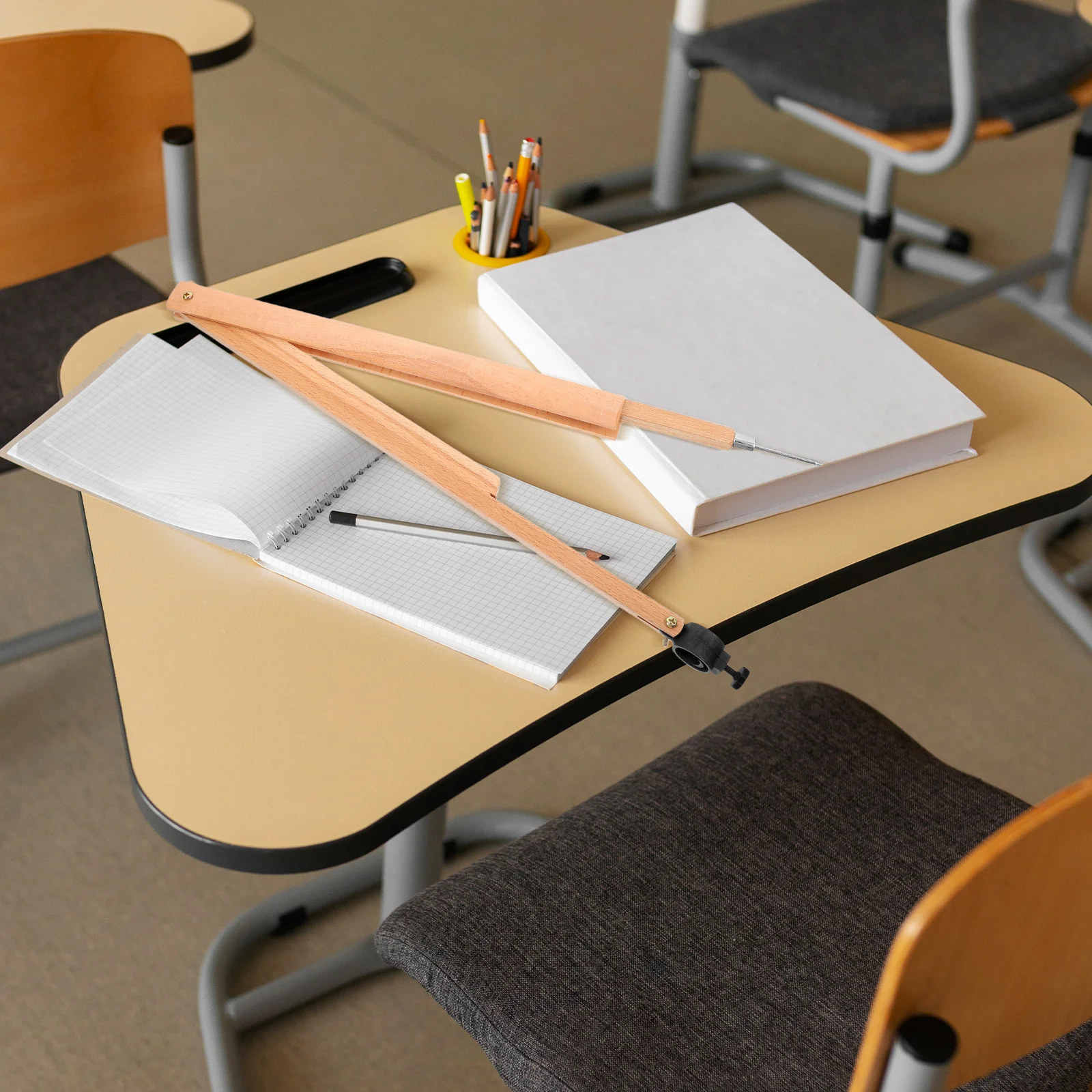 

Drawing Compass Chalk Holder Wooden Circle Compass Whiteboard Clip for Math Teaching Classroom Demonstrations Student Use Beige