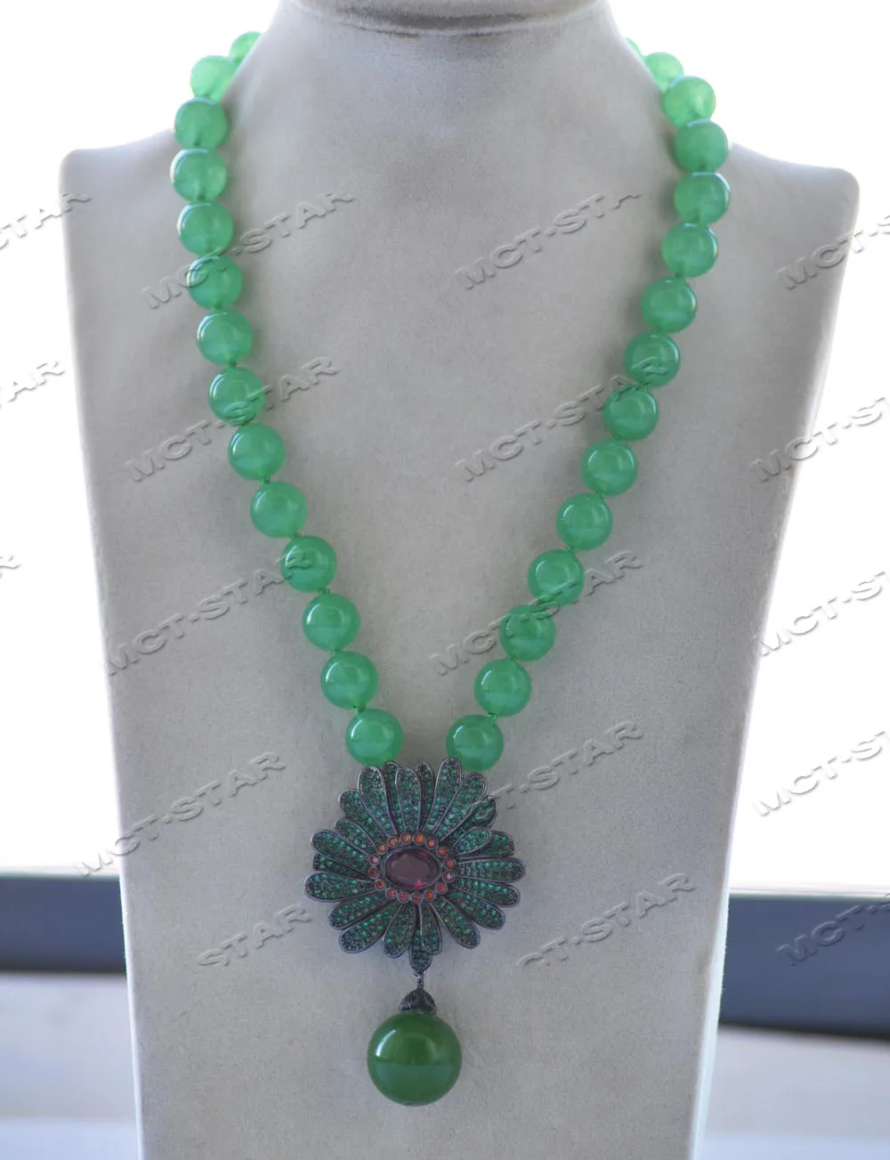 

Z12376 19'' 20mm Green Round Jade Necklace Emerald CZ Flower Pendant