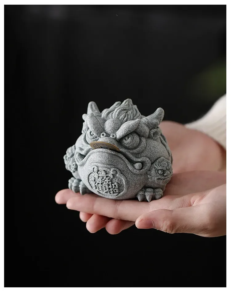 Creative Sandstone Fengshui Gold Toad Tea Pet Decoration Tea Tray Fish Tank Desktop Decoration Stone Carving Arts and Crafts