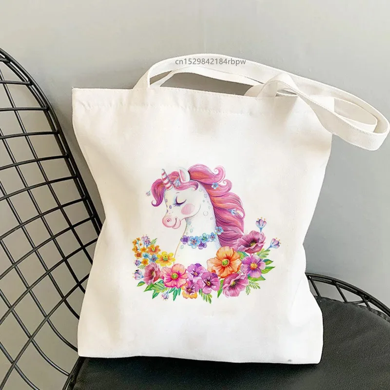 

Бежевая парусиновая сумка через плечо с принтом коровы и единорога, радужный рог, держит красное сердце, окружающее красные сердца, милая повседневная сумка