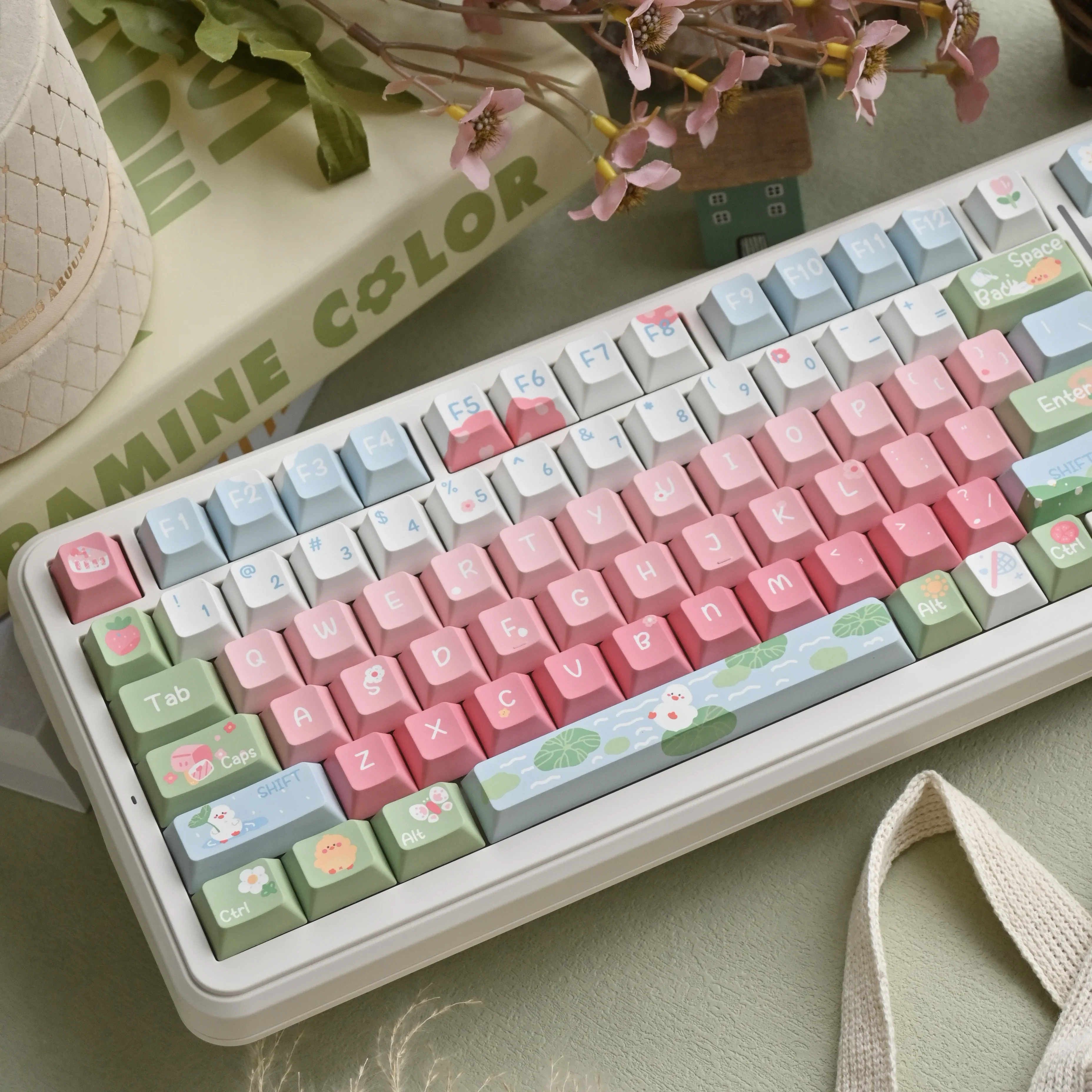 Spring outing duckling gradual change new original factory height sublimation PBT mechanical keyboard keycap 75 87 98 104 108