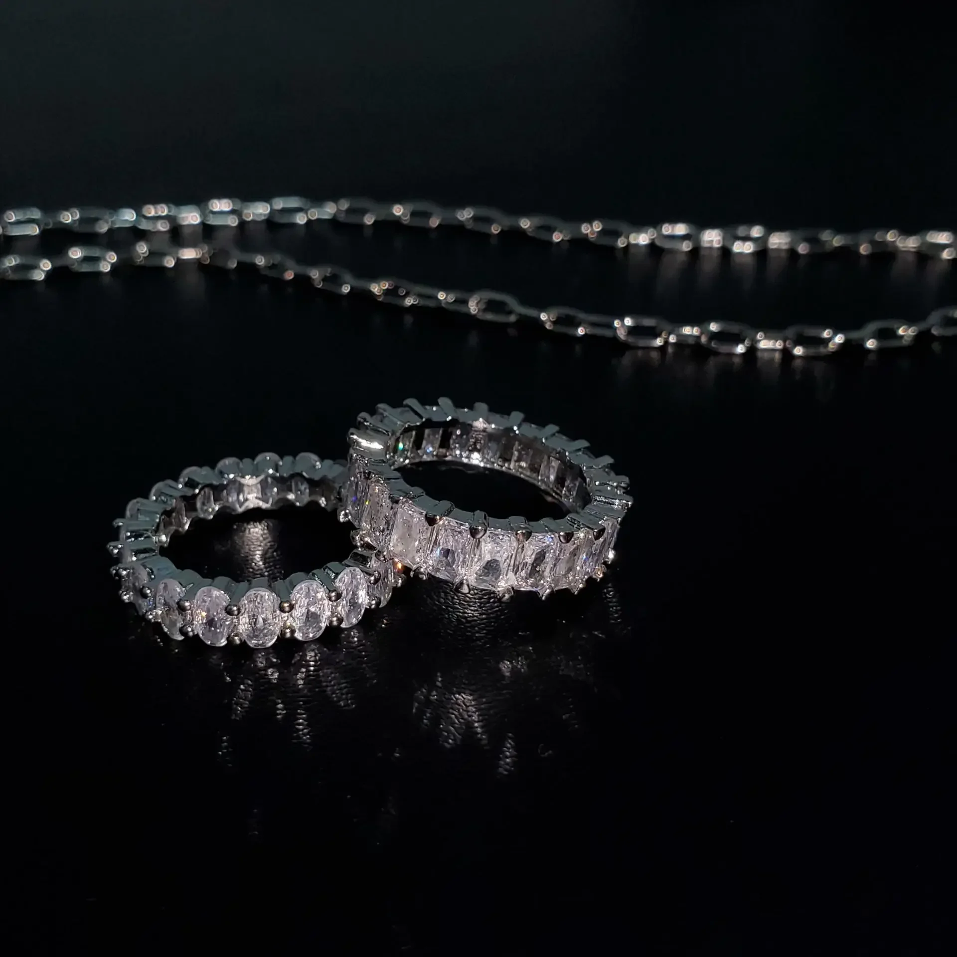 

MDL Moissa!ite Style Hip Hop Sparkling Oval Ring Inlaid Faux Moissan Couples Ring