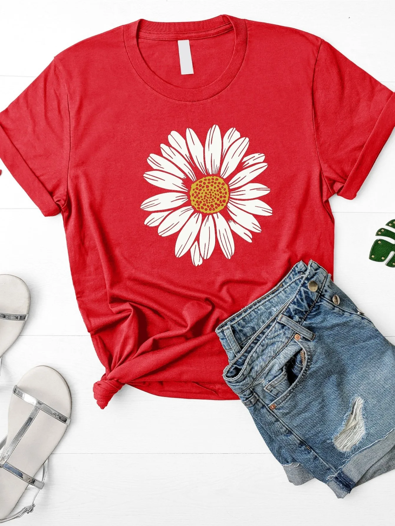 Daisy Shirt Wildflower Floral Tee Birth Month Flower Gift for Sister Women’s Summer T-Shirt Cute Aesthetic Flower Shirt Tee