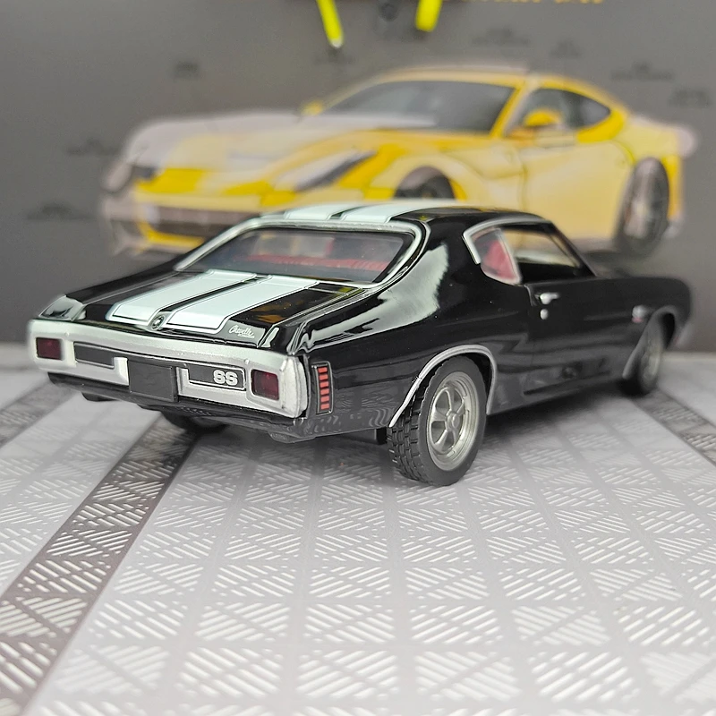 1:24 Simulated Chevrolet Chevrolet 454 1970 alloy car model with decorative door that can open sound and light
