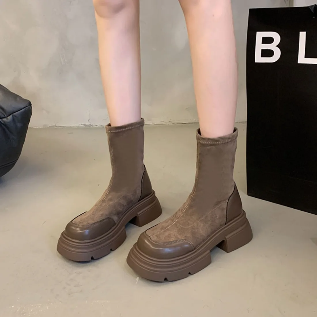 

Women Chelsea Boots 2026 Autumn Winter Vintage Fashion Zipper Short Boots Comfortable Height Increase Non Slip Chunky Heel Shoes