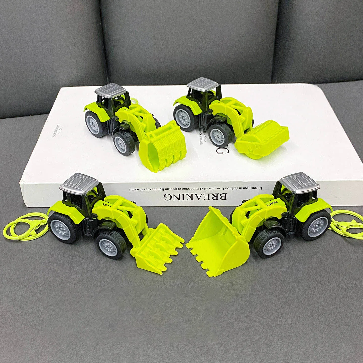 Mini Alloy Grass Harvesting Truck Soil Compactor Toy Keychain For Kids Cute Inertia Engineering Vehicle Pendant Boy Small Gift