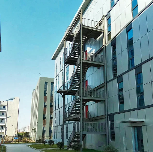 International standard exterior prefabricated mild steel stairs /outdoor metal fire escape stairs