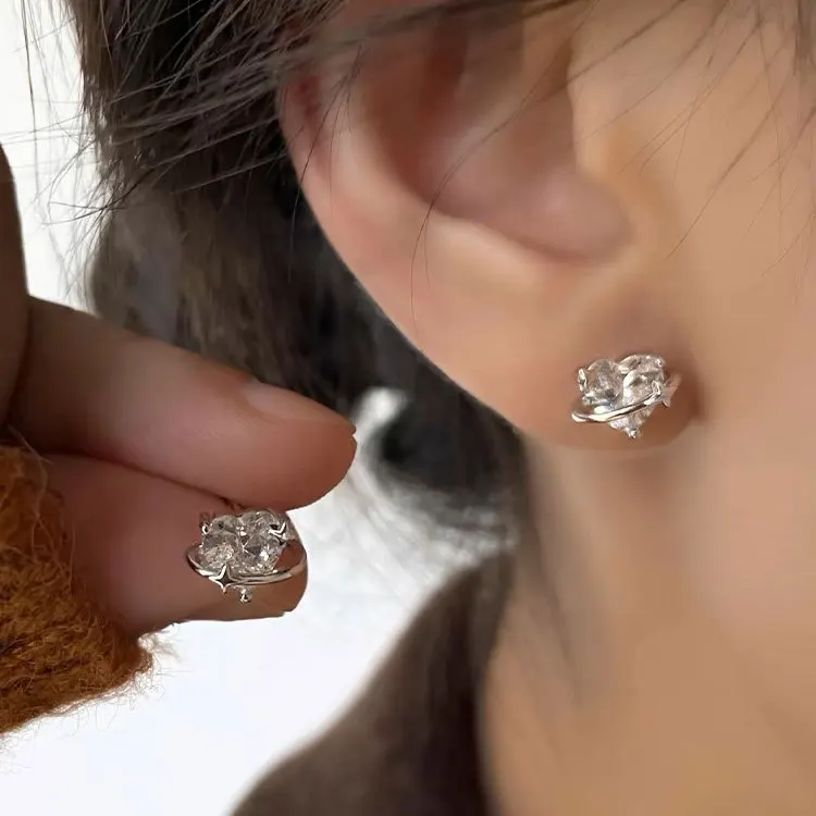 New Exquisite Love Zircon Surrounding Meteor Earrings for Women Small, Fresh, Lovely and Versatile Accessories Sisters Gift