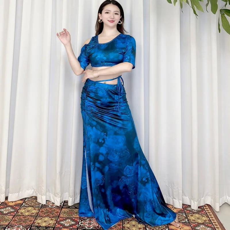 맞춤형 스웨갈 2025 신상 벨리댄스 의상 오리엔탈 댄스 의상 블루 로즈 프린트 탑과 스플릿 스커트