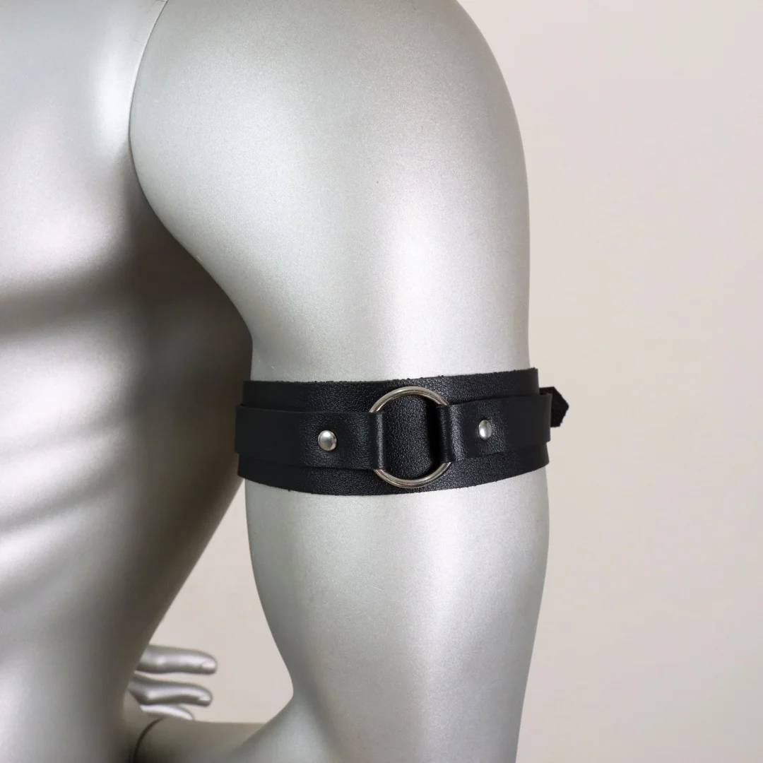 Oberarm-Armband aus schwarzem Leder für Herren, elastisch, verstellbares Armband, Herren-Arme, Geschirr, Gürtel, Kostüm für Nachtclub, Cosplay-Gürtel – Detail 3