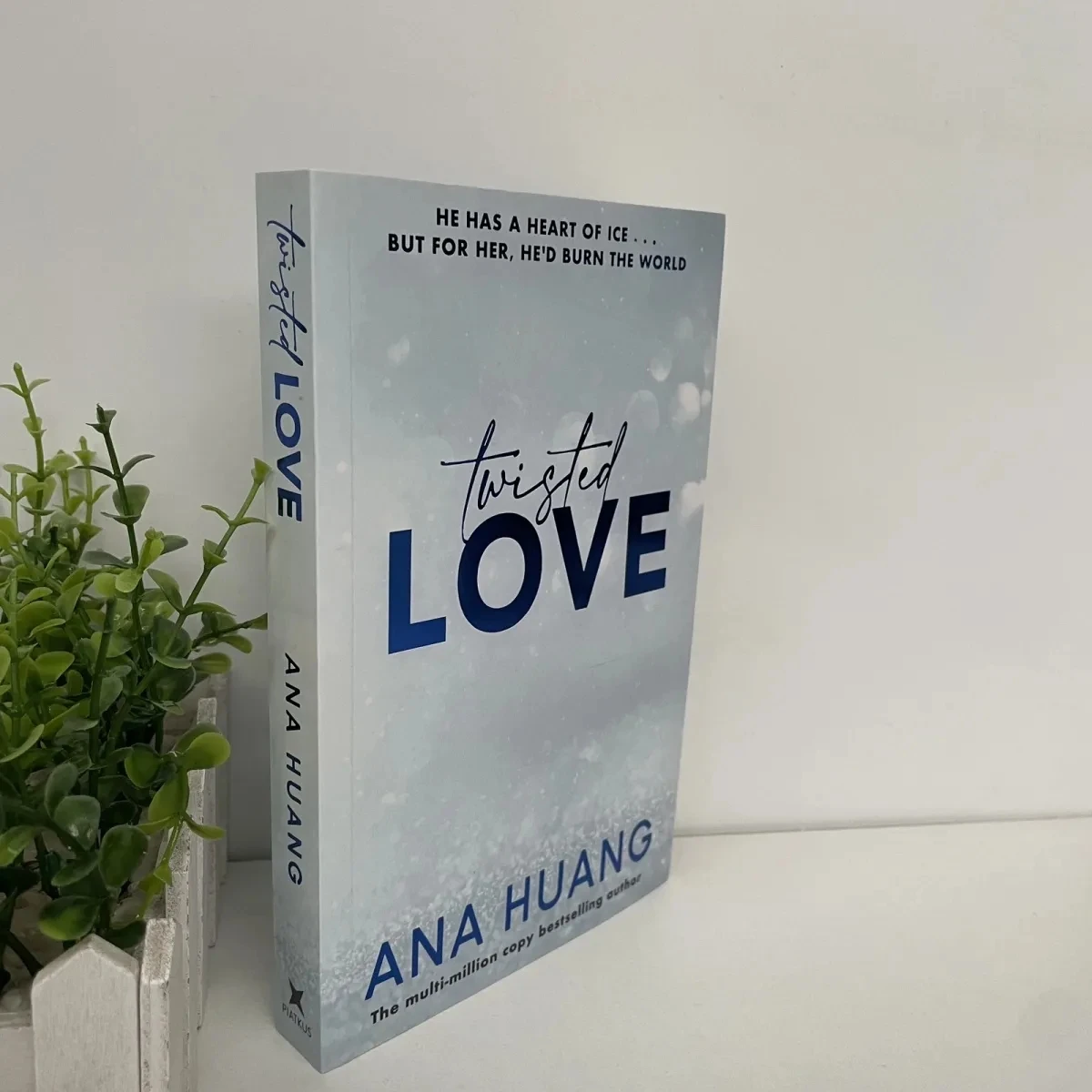 Livre en anglais Twisted Love Ana Huang, roman vebros