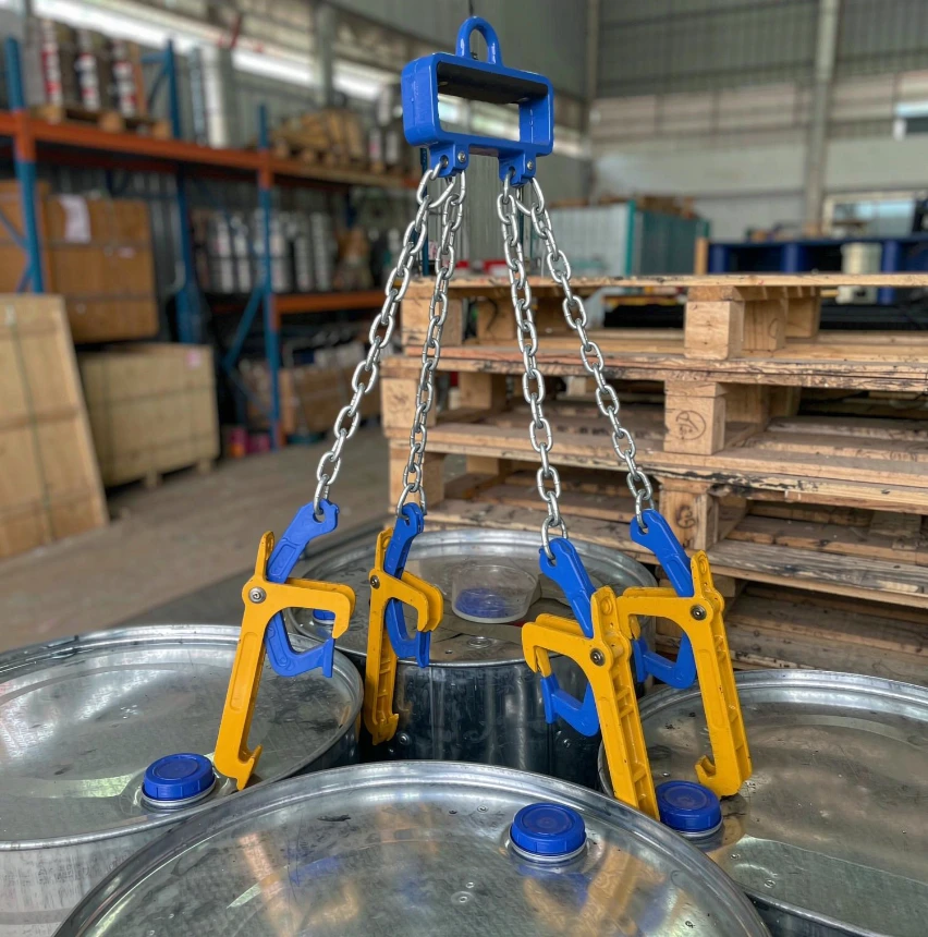 Heavy Duty Dual Chain Oil Drum Clamp for Forklift, Steel & Plastic Barrel Lifting Hook, Versatile Safety Locking Drum Grabber