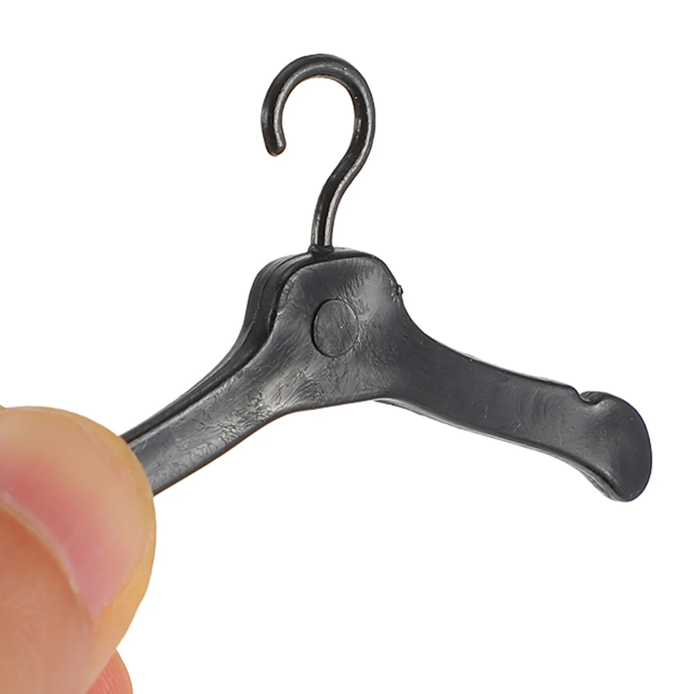

150 Pcs Miniature Clothes Hangers Dollhouse Closet ganizer Plastic Outfit Rack Holders Compact for Dollhouse