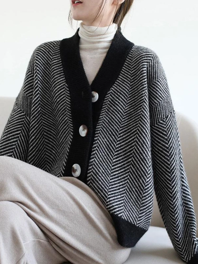 Knitted Sweater Woman Striped Loose Outerwear Warm Winter 2024 Cardigan for Women Elegant Jackets Light Vintage Youth Aesthetic