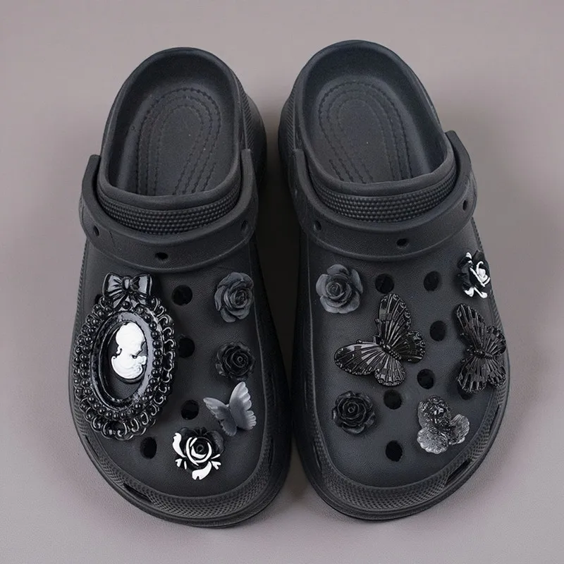 Dijes de zapatos con agujeros para bricolaje, Diablo Locke, serie de fragancias pequeñas, flor de zapato, accesorios de colgantes desmontables, regalo de fiesta para niñas