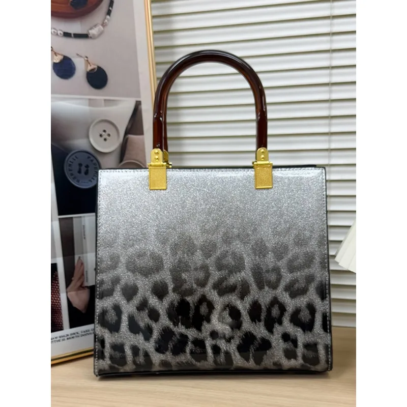 

Elegant Bag for Daily Commute Office Travel Crafted from PU Material Shoulder Crossbody Type